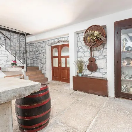 Vikendica House Marina *