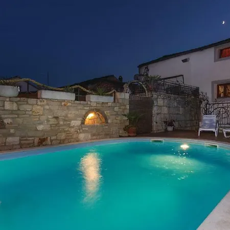 House Marina Casa de Férias Kruncici